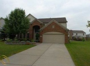 1952 Bloomfield Oaks Dr, West Bloomfield, MI