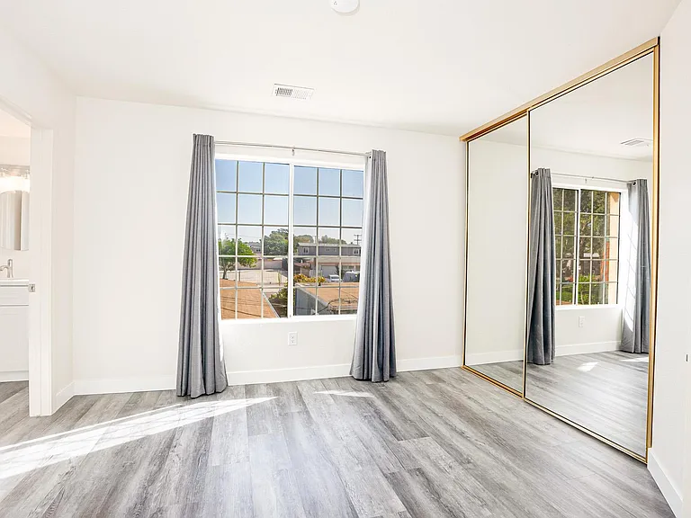 1568 Oliver Ave #C — Photo 24