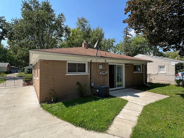 28070 Brentwood St — Photo 19