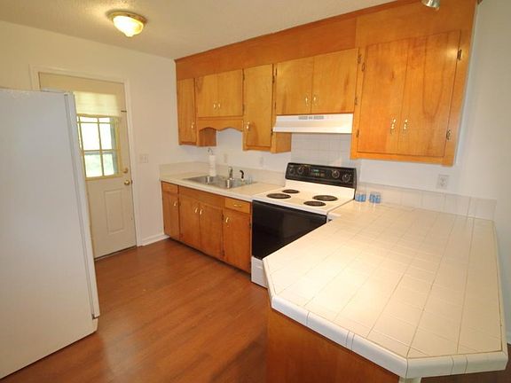 3rd image of 109 Tupperway Dr APT A