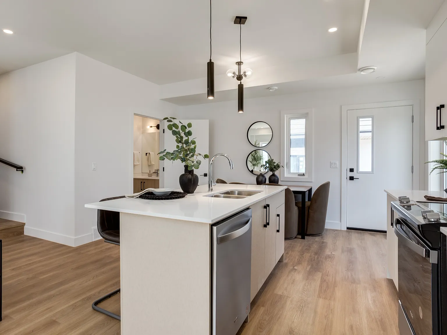 2825 17 Street Southwest Calgary — Photo 4