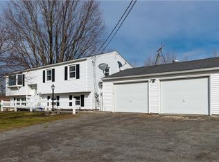 6694 Lakeside Rd, Ontario, NY 14519