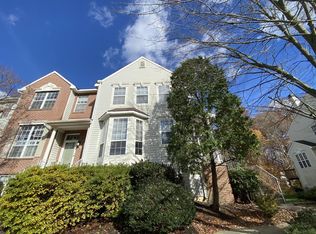 825 N Waterford Ln, Wilmington, DE 19808