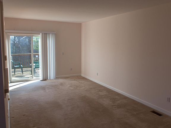 4th image of 726 Natures Cove Ct