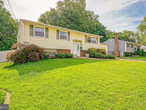 2nd image of 527 Hobart Dr