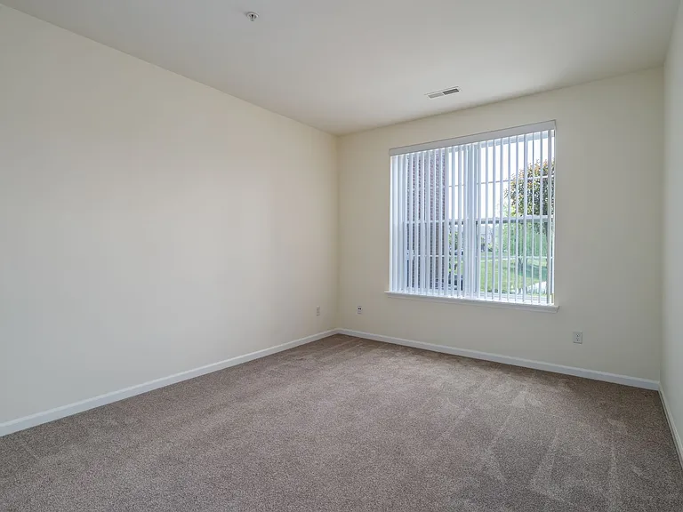 Ashford Apartments — Photo 99