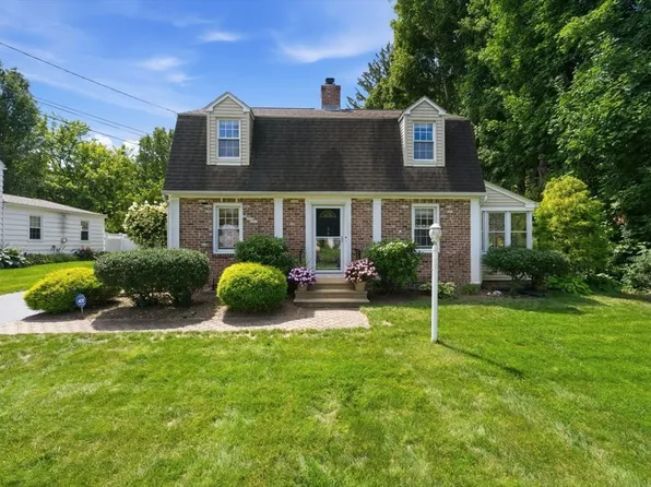 34 Harwich Rd, West Springfield, MA 01089