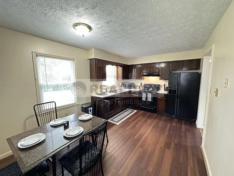 530 Foxwood Dr — Photo 7