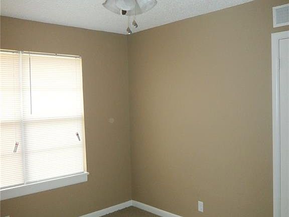 4th image of 5512 Waltham Ave