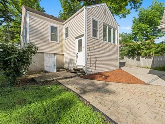 2nd image of 21276 W Arbor Ln