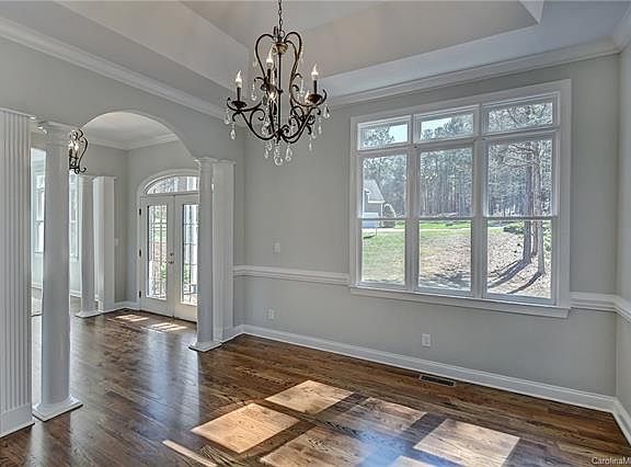 5th image of 105 Beech Pointe Ln