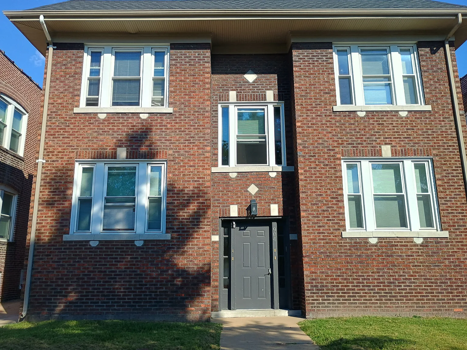 2 bed, 950 sqft, $1,300 — Photo 1