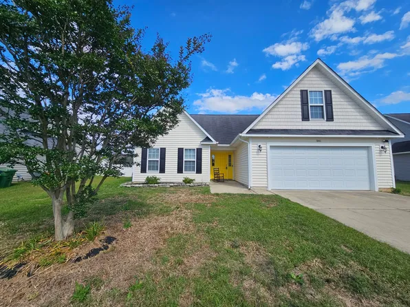 241 Huntington Dr, Raeford, NC 28376
