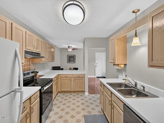 5th image of 6049 Suffolk Ln