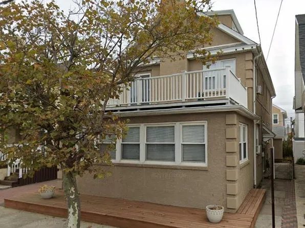 17 S Wyoming Ave, Ventnor, NJ 08406