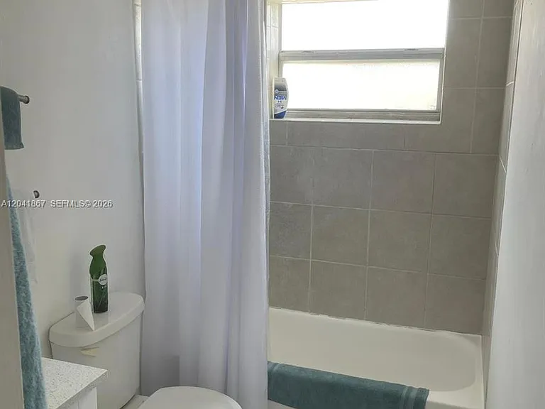 130 Mendoza Ave #33 — Photo 8