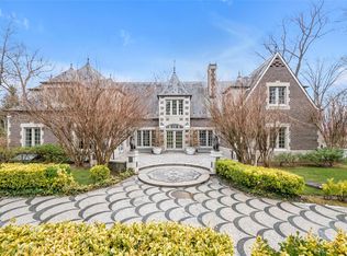7 Rodney Ln, Great Neck, NY 11024