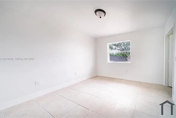 705 NW 13th Ter — Photo 11