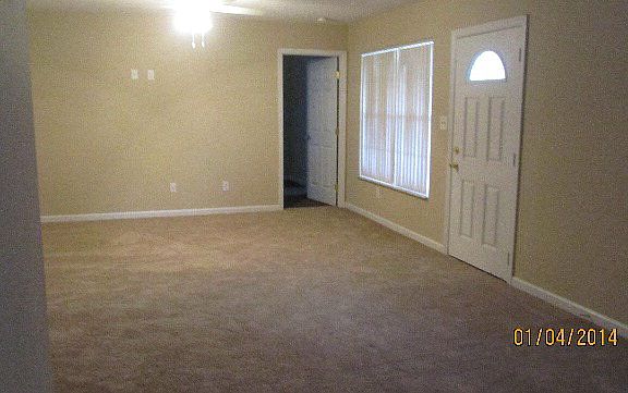 4th image of 301 W Gardenia Dr