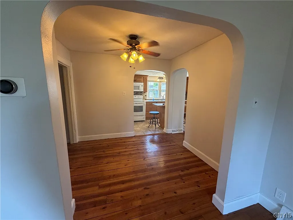 2 bed, 2.0 bath, 1300 sqft, $2,000 — Photo 3