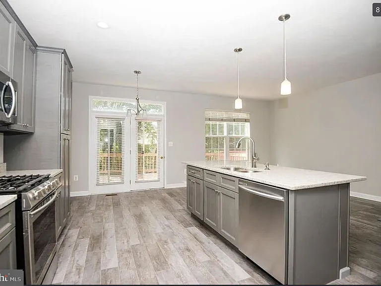 6251 Clara Edward Ter — Photo 7