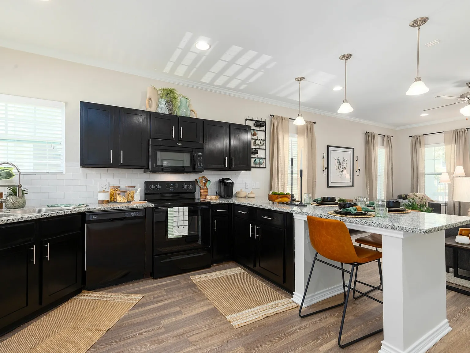 Seaglass Apartments & Townhomes — Photo 4