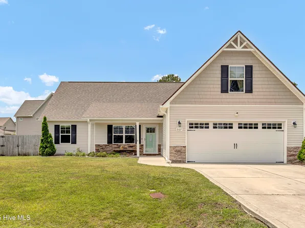 207 Misty Cove Court, Sneads Ferry, NC 28460
