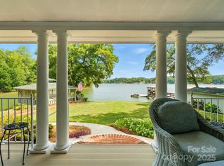 703 Island Point Rd, Mount Holly, NC 28120