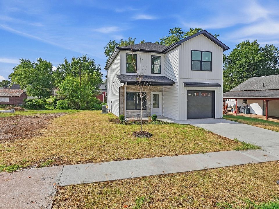 2nd image of 1010 Concannon St