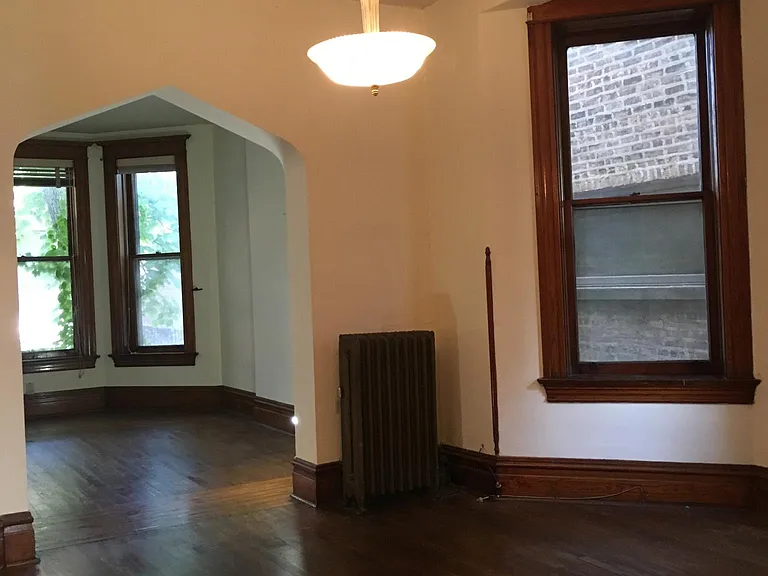 912 N Hoyne Ave #1 — Photo 2