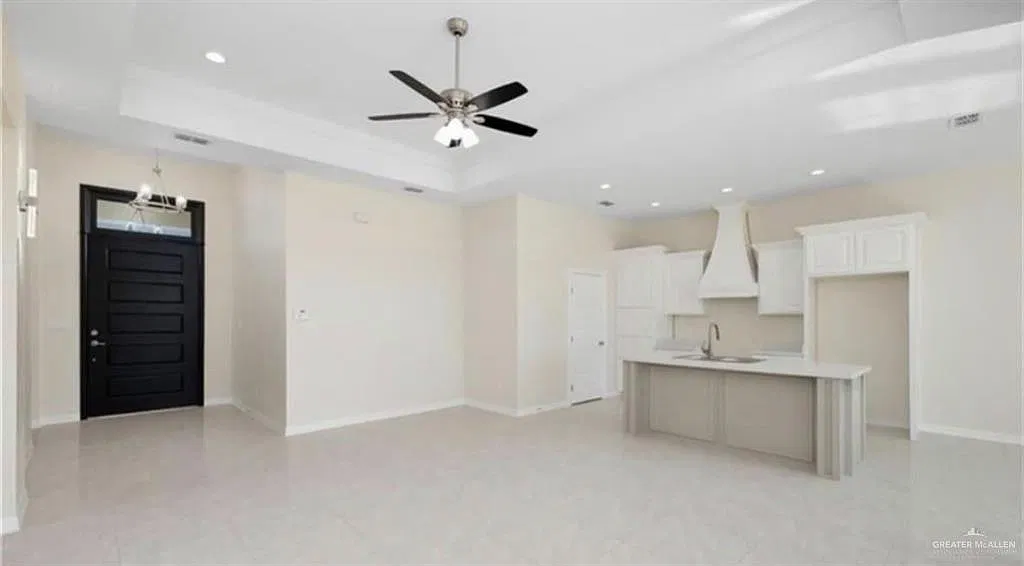 3 bed, 2.0 bath, 1527 sqft, $2,300 — Photo 3