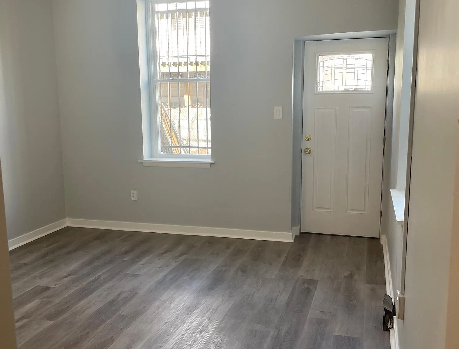 527 Dickinson St — Photo 2