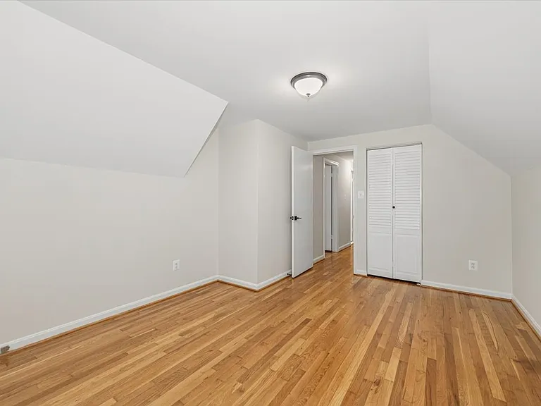 8624 Parliament Dr — Photo 29
