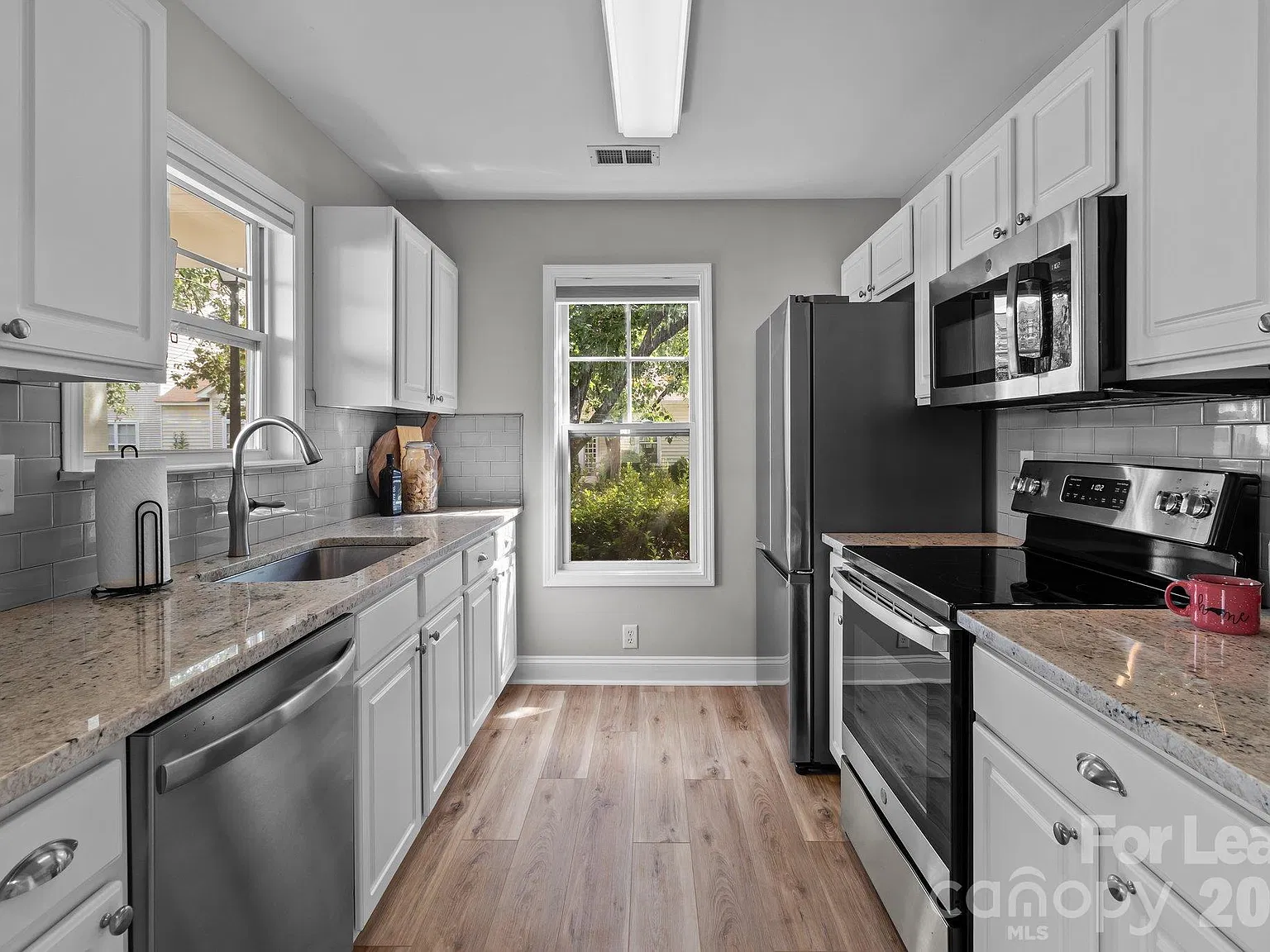 3 bed, 2.5 bath, 1445 sqft, $2,300 — Photo 2