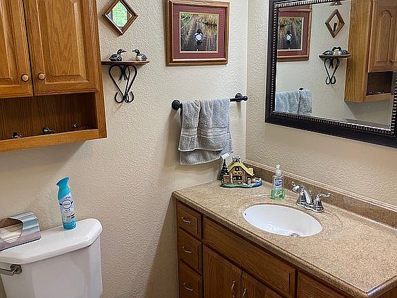 Upstairs full bathroom 