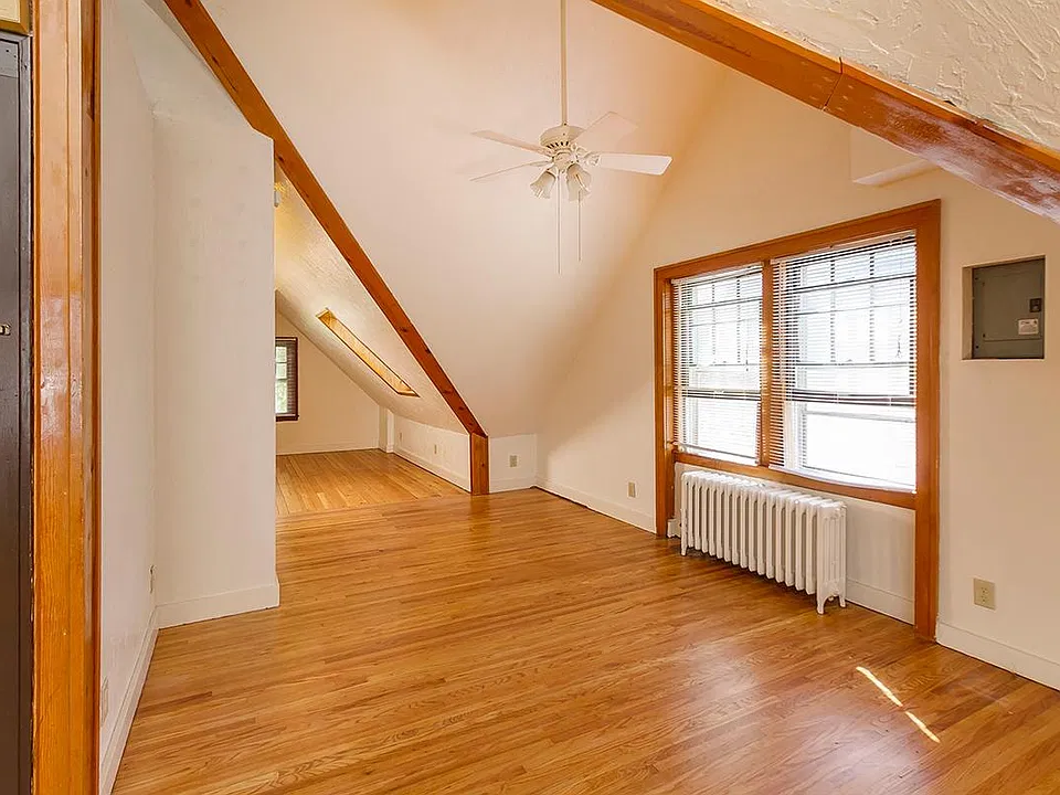 Dining area to bedroom