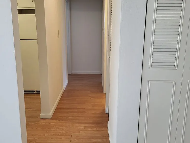 Yorktowne Apartments — Photo 24