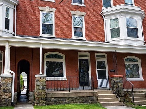 3rd image of 210 Ruby St