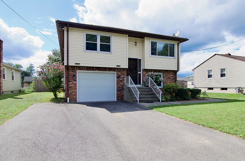 1st image of 124 Mazarin St