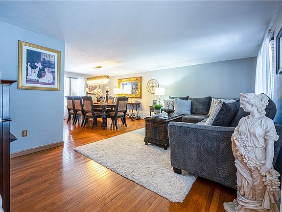5th image of 10 Timber Trail Dr