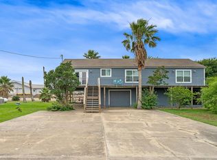 211 Pintail Ln, Rockport, TX 78382