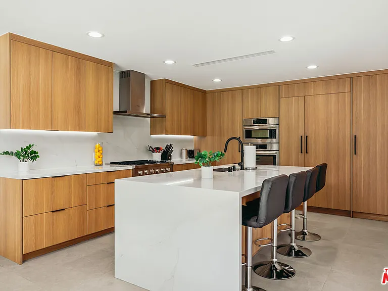 17045 Otsego St — Photo 10