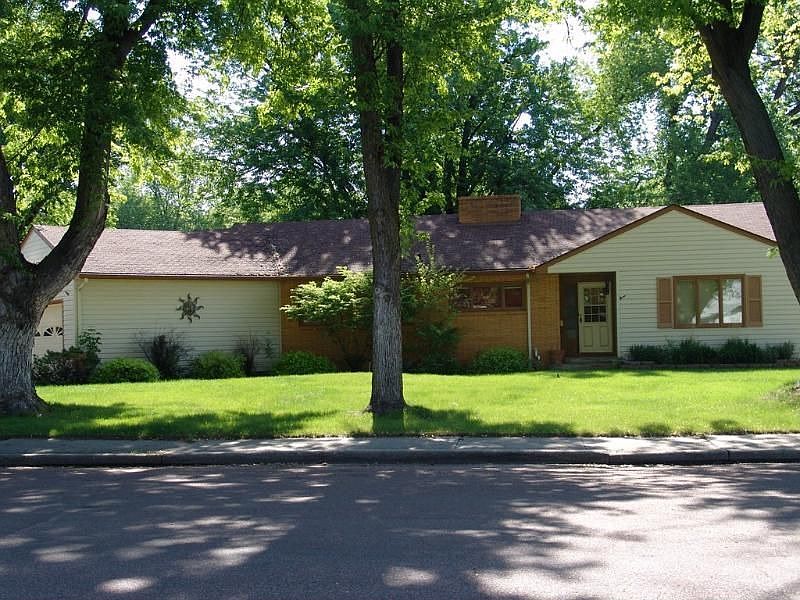 1st image of 1350 Campbell Dr