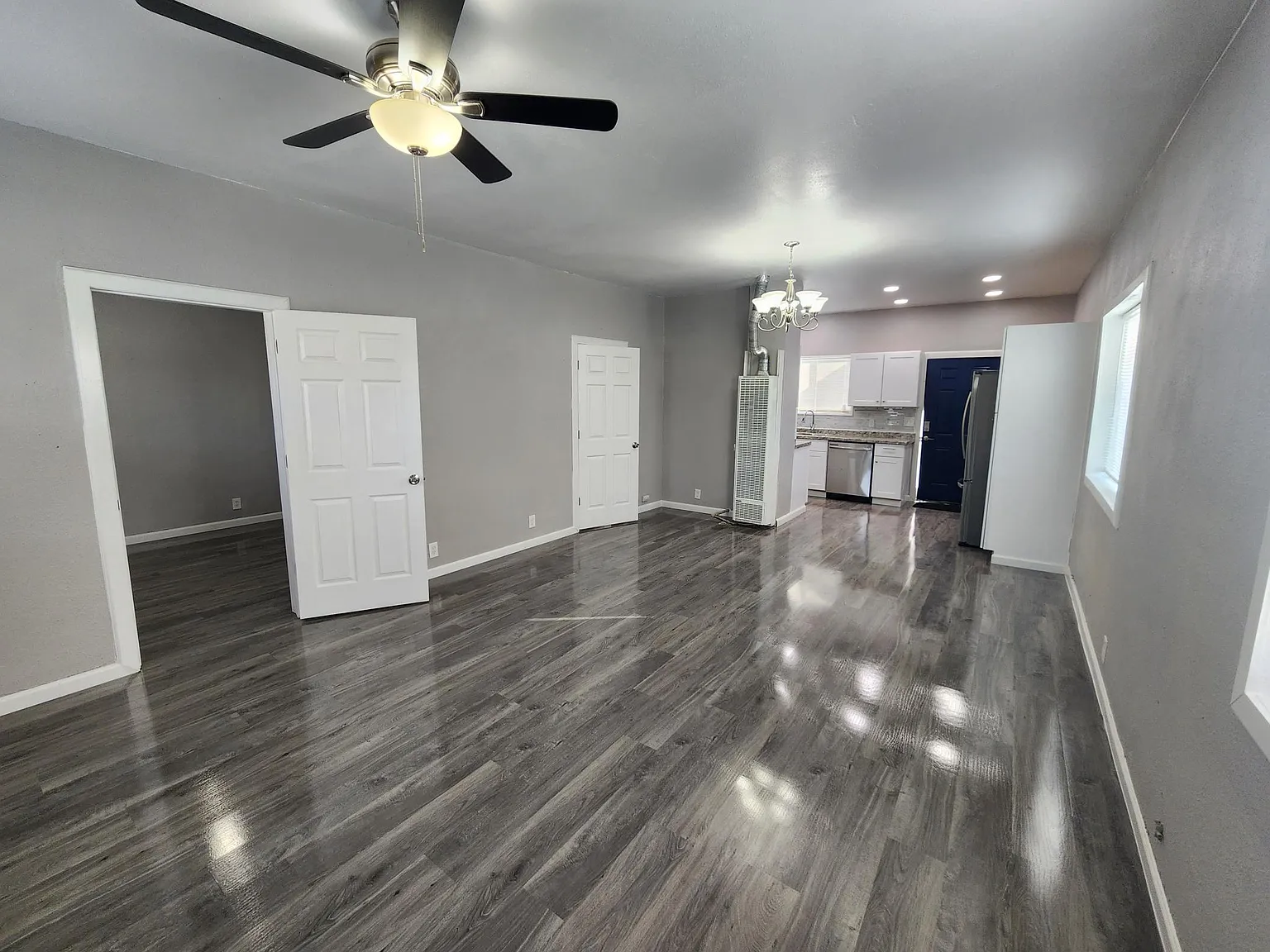 2 bed, 900 sqft, $1,600 — Photo 2