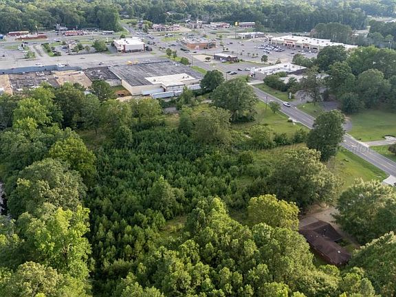 5th image of 301 N Airport Rd