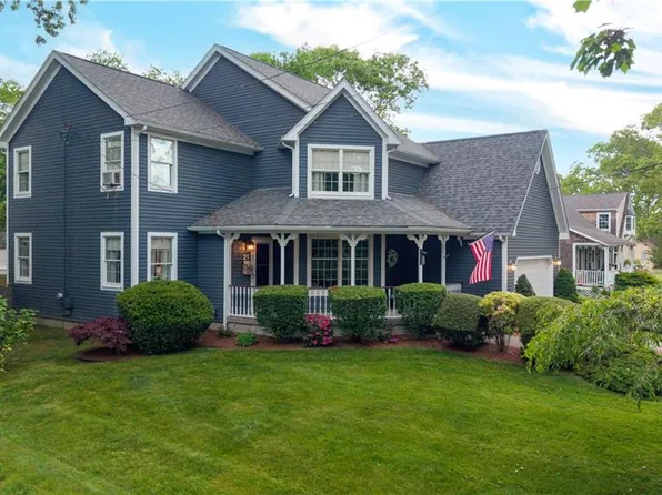 21 Tilbury Dr, Bristol, RI 02809