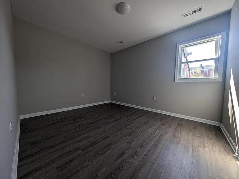 610 S Market St — Photo 9
