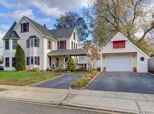 2 Sheep Ln, Levittown, NY 11756