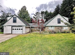 221 Forsythia Dr S, Levittown, PA 19056