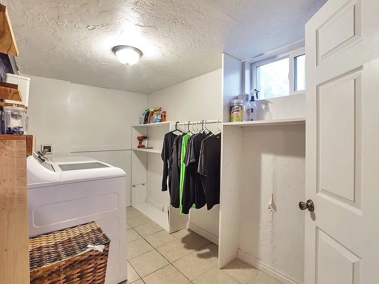 748 E Maple St — Photo 22